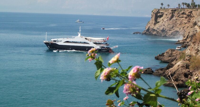 Nazar Beach City & Resort Hotel