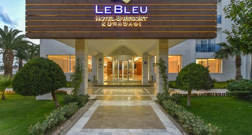 Le Bleu  Hotel & Resort