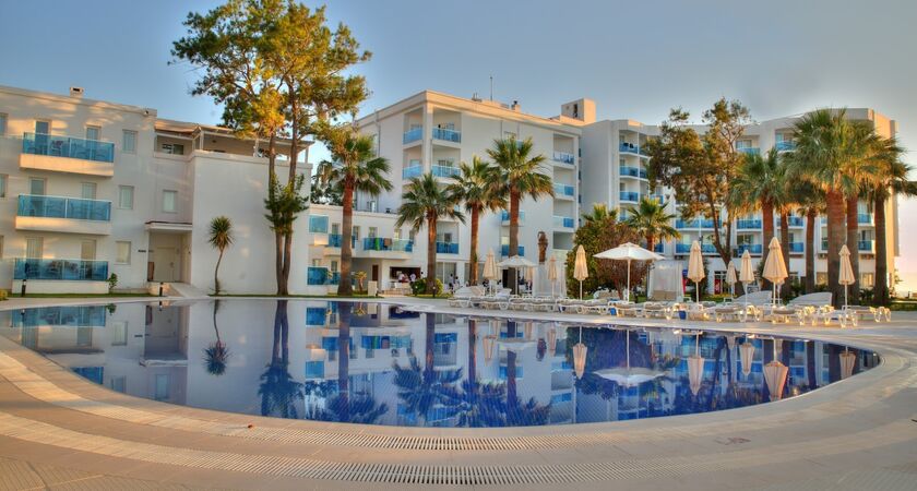 Le Bleu  Hotel & Resort