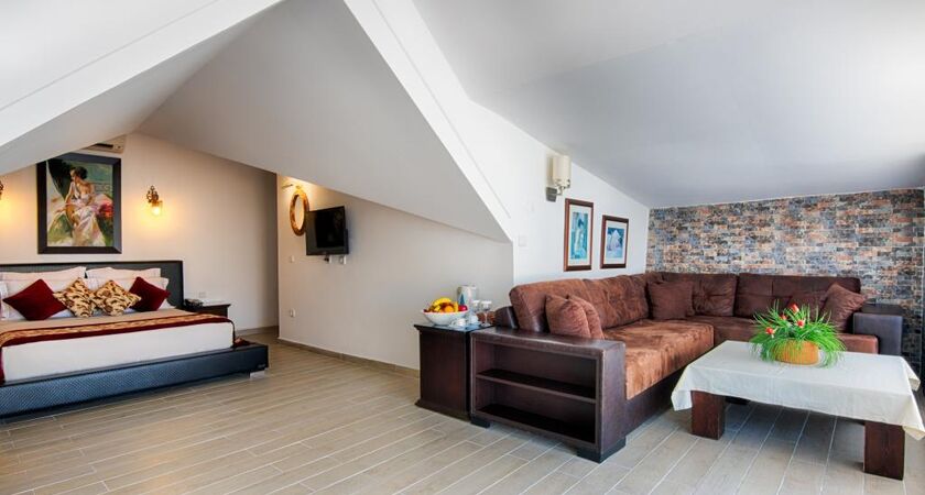 Romance Beach Hotel