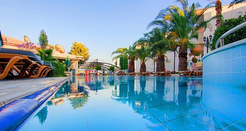 Romance Beach Hotel