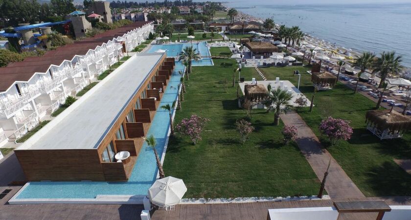Risus Aqua Beach Resort Hotel