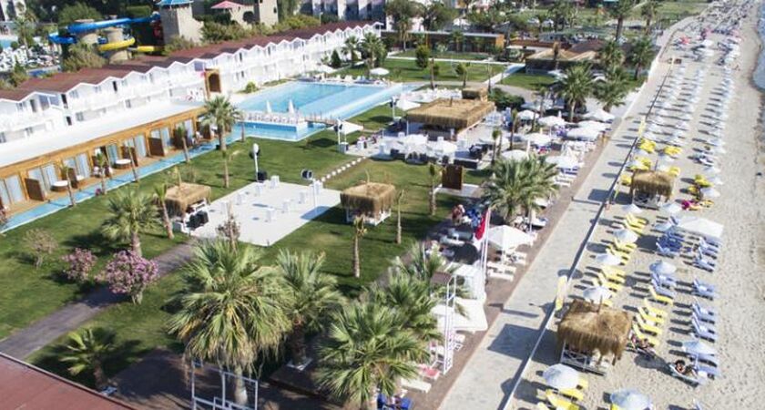Risus Aqua Beach Resort Hotel