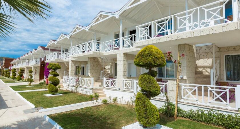 Risus Aqua Beach Resort Hotel