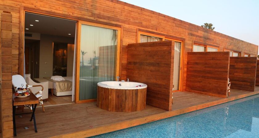 Risus Aqua Beach Resort Hotel