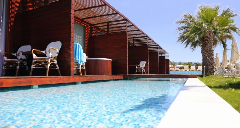 Risus Aqua Beach Resort Hotel