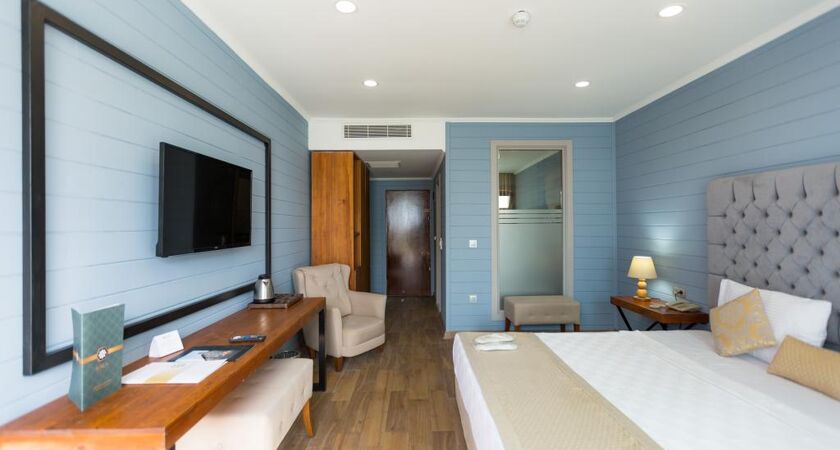 Risus Aqua Beach Resort Hotel