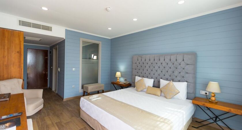 Risus Aqua Beach Resort Hotel