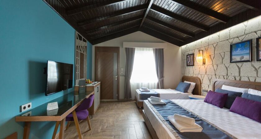 Risus Aqua Beach Resort Hotel