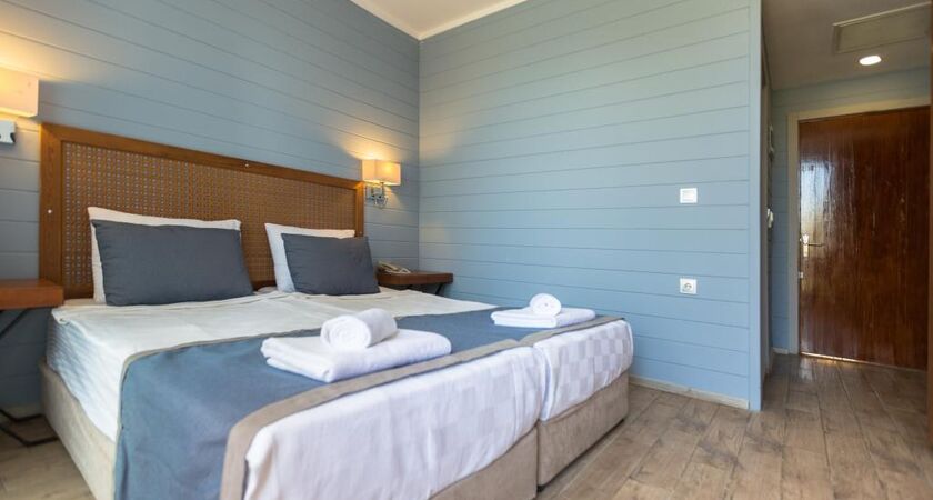 Risus Aqua Beach Resort Hotel