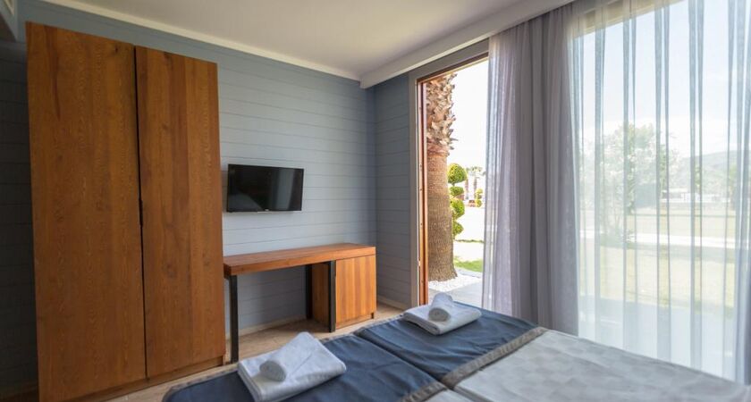 Risus Aqua Beach Resort Hotel