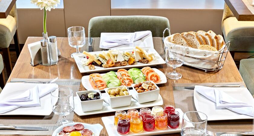 HOTEL ZEYBEK
