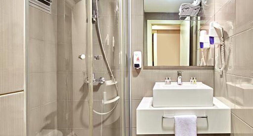 HOTEL ZEYBEK