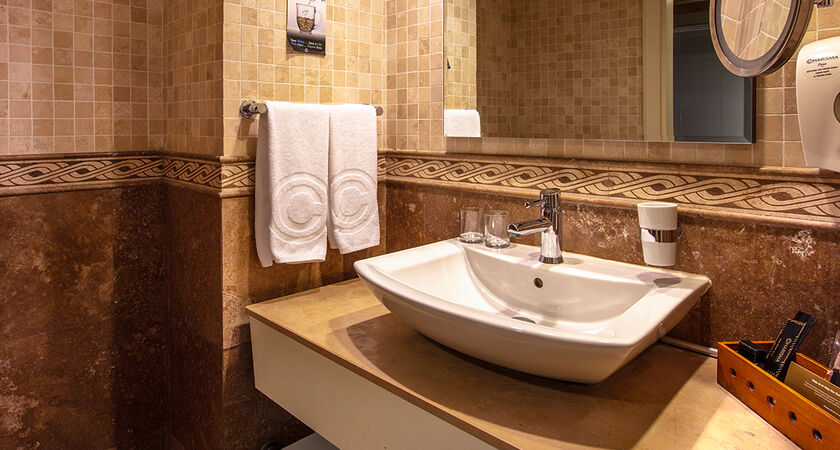 Charisma De Luxe Hotel