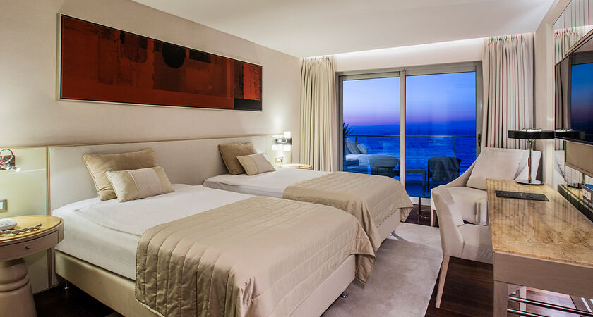 Charisma De Luxe Hotel