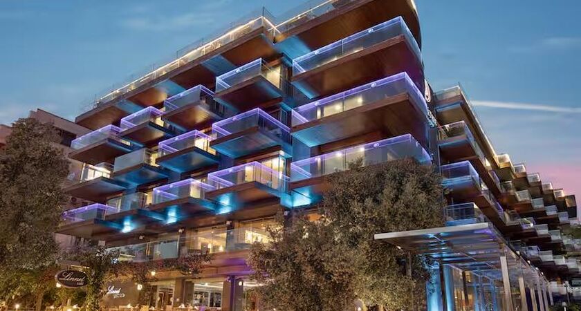 DoubleTree By Hilton Kuşadası