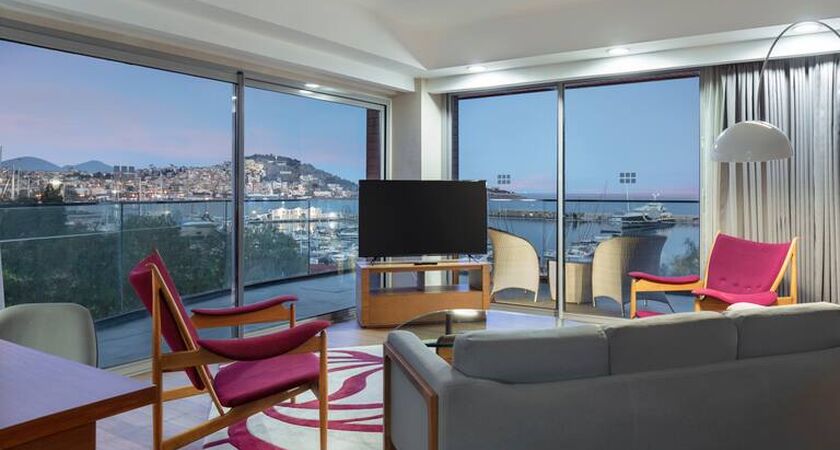 DoubleTree By Hilton Kuşadası