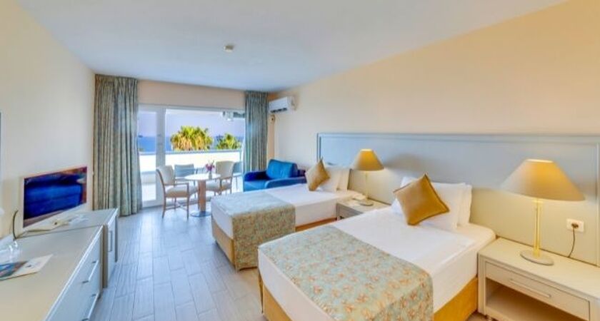 Grand Blue Sky Hotel