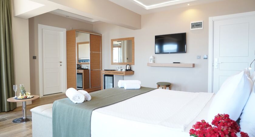 Aurasia Seaside Hotel