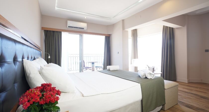 Aurasia Seaside Hotel