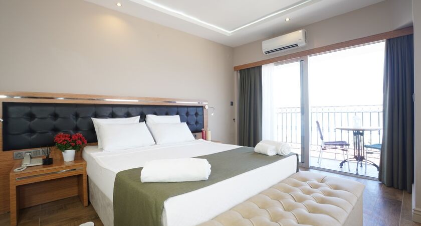 Aurasia Seaside Hotel