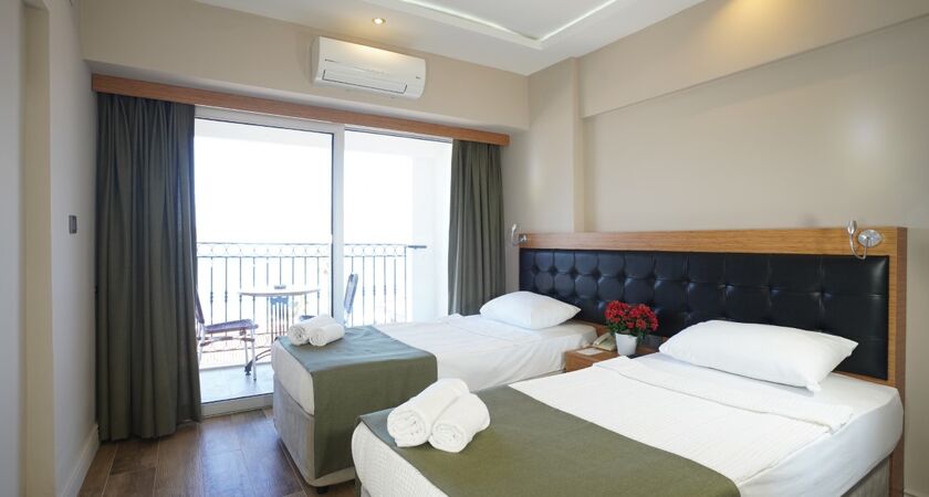 Aurasia Seaside Hotel