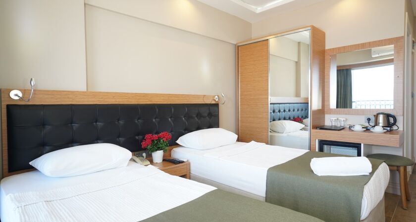 Aurasia Seaside Hotel