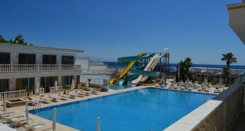 Sl La Perla Hotel