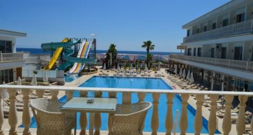 Sl La Perla Hotel