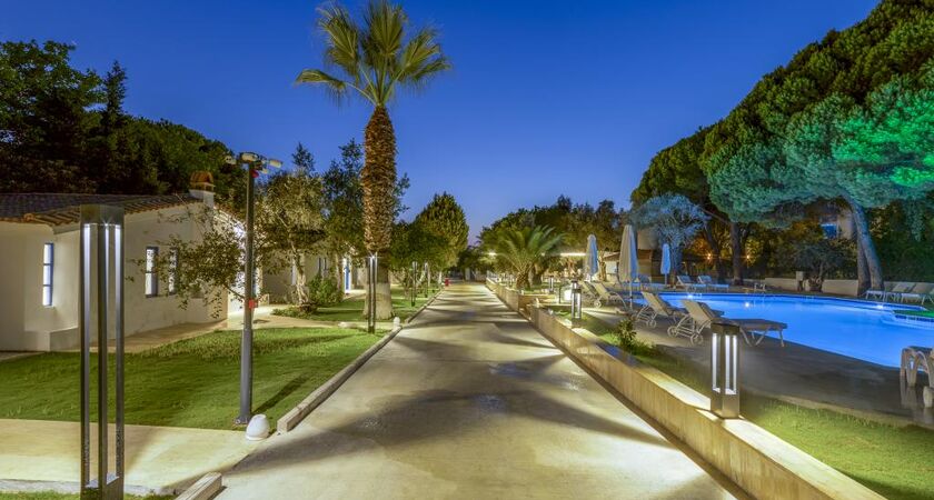 Risus Garden Marina Hotel