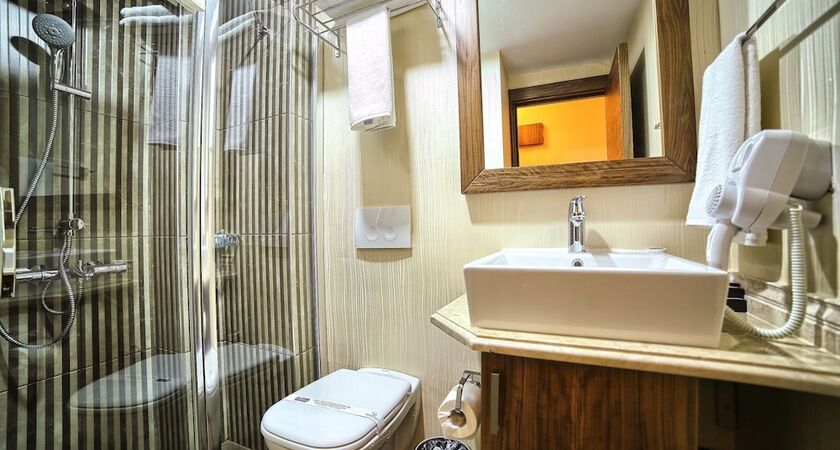 City Hotel Residence