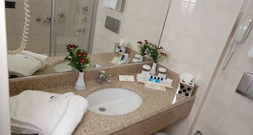 Class Hotel