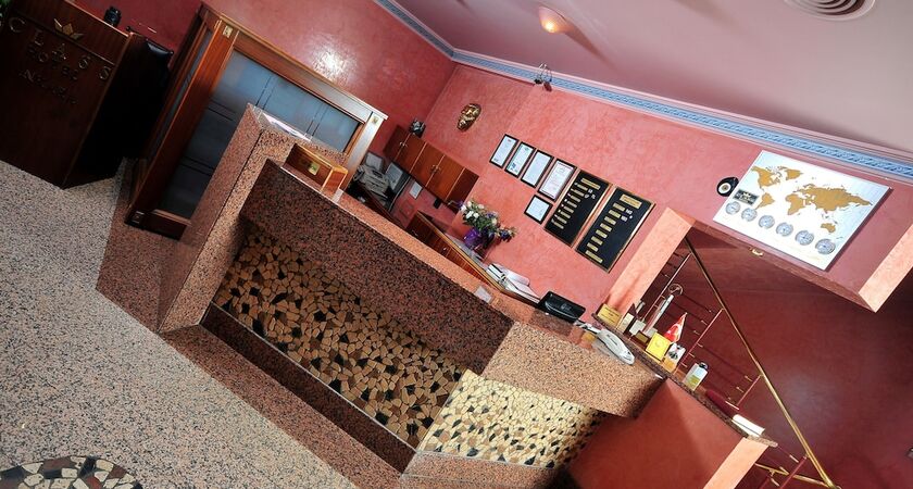 Class Hotel