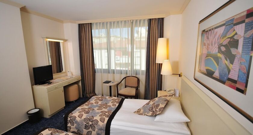 Class Hotel