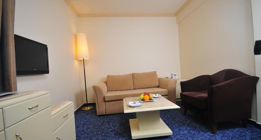 Class Hotel