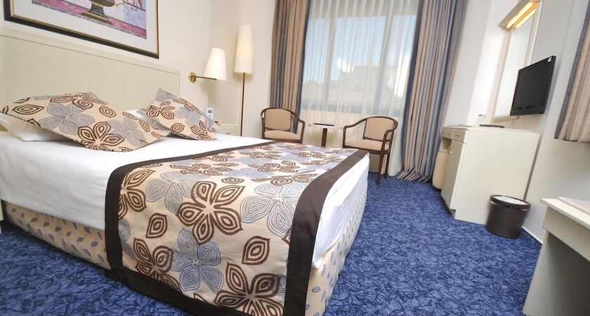 Class Hotel