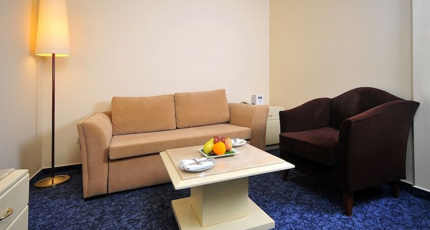 Class Hotel
