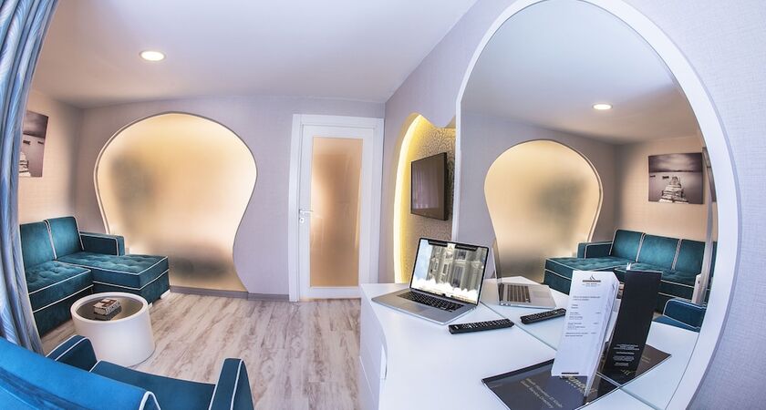 Demonti Otel