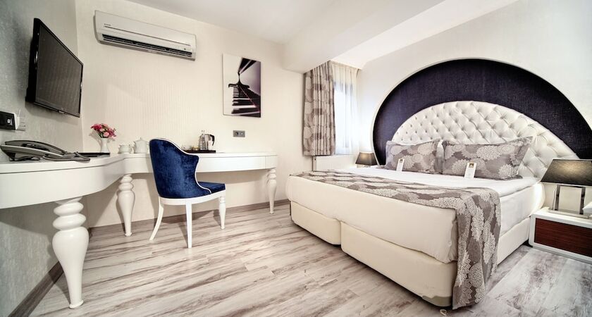 Demonti Otel