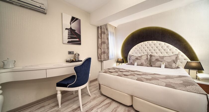 Demonti Otel