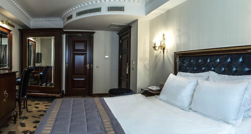 Cassiel Hotel