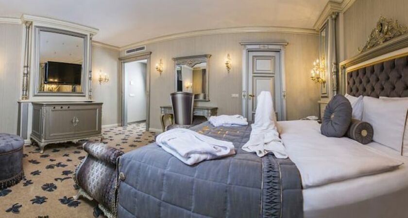 Cassiel Hotel