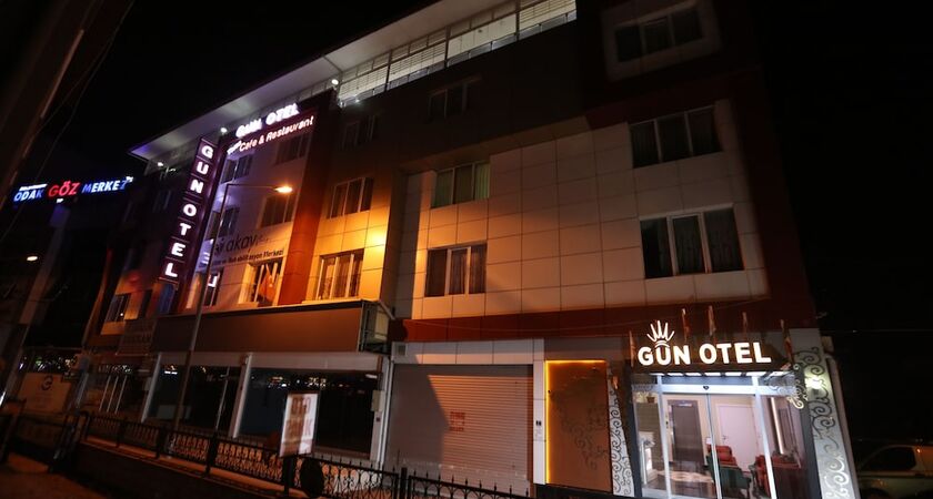 Gun Otel