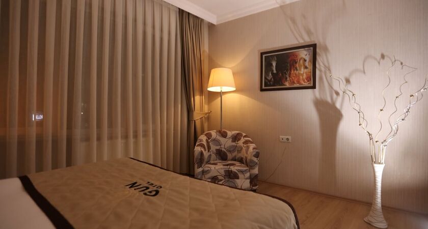 Gun Otel