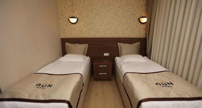 Gun Otel