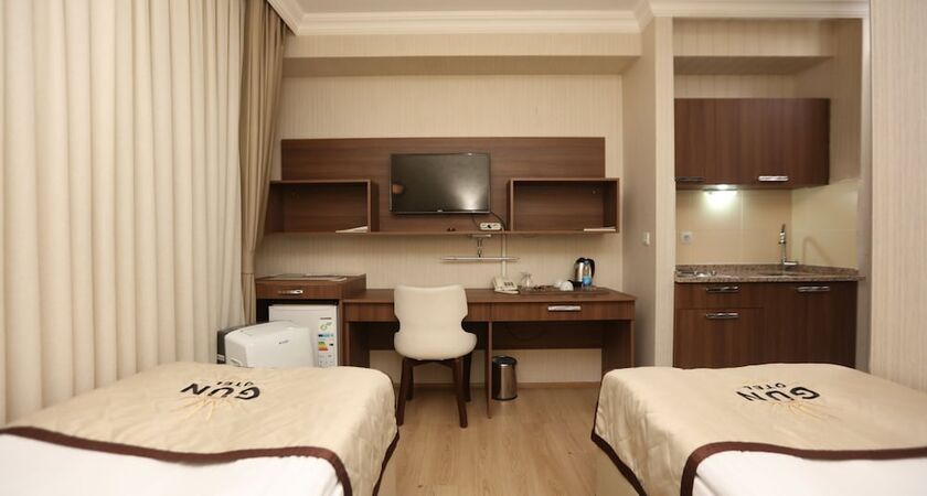 Gun Otel