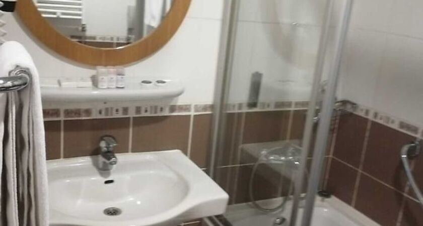 Iris Otel