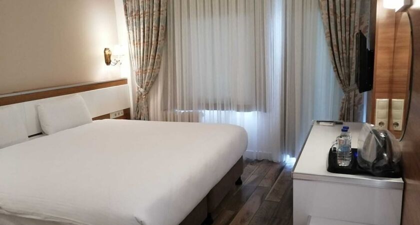 Iris Otel