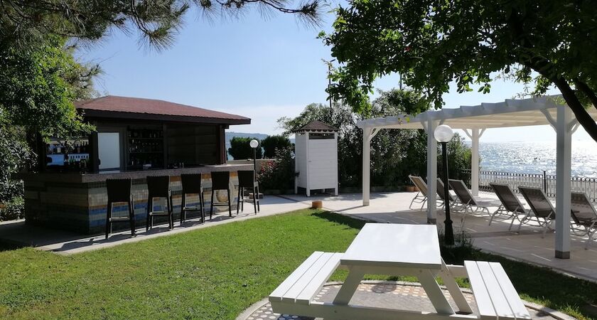 Iris Otel