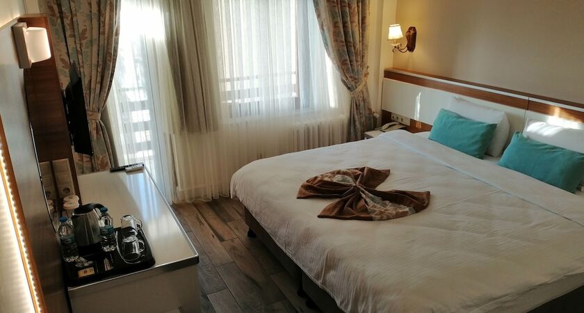 Iris Otel